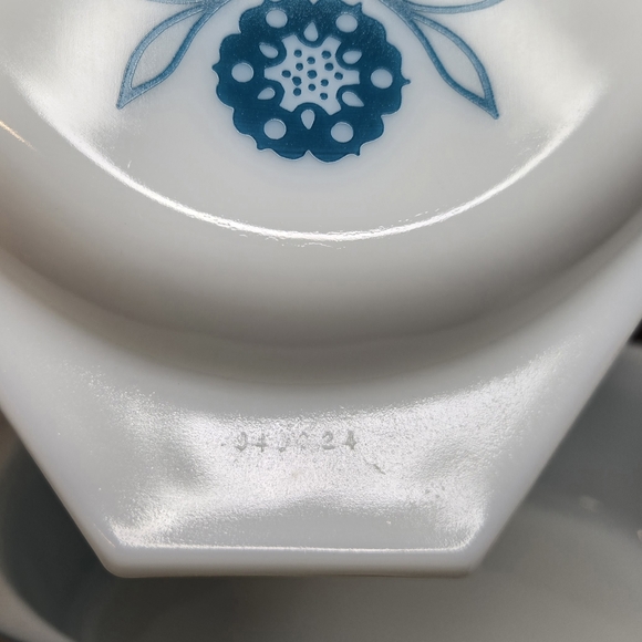 VTG Pyrex 2 1/2 QT Horizon 045 Turquoise White Floral Oval Casserole Lid Dish - Picture 12 of 12